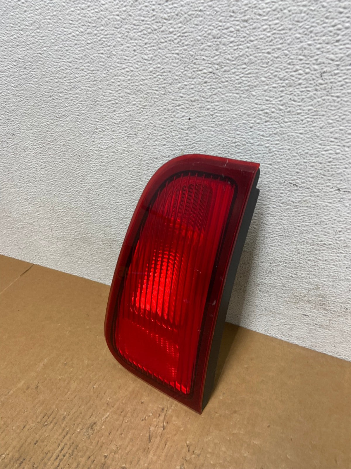 2003-2006 Lincoln Navigator Right Passenger Rh Tail Light Inner AE0266 LK1