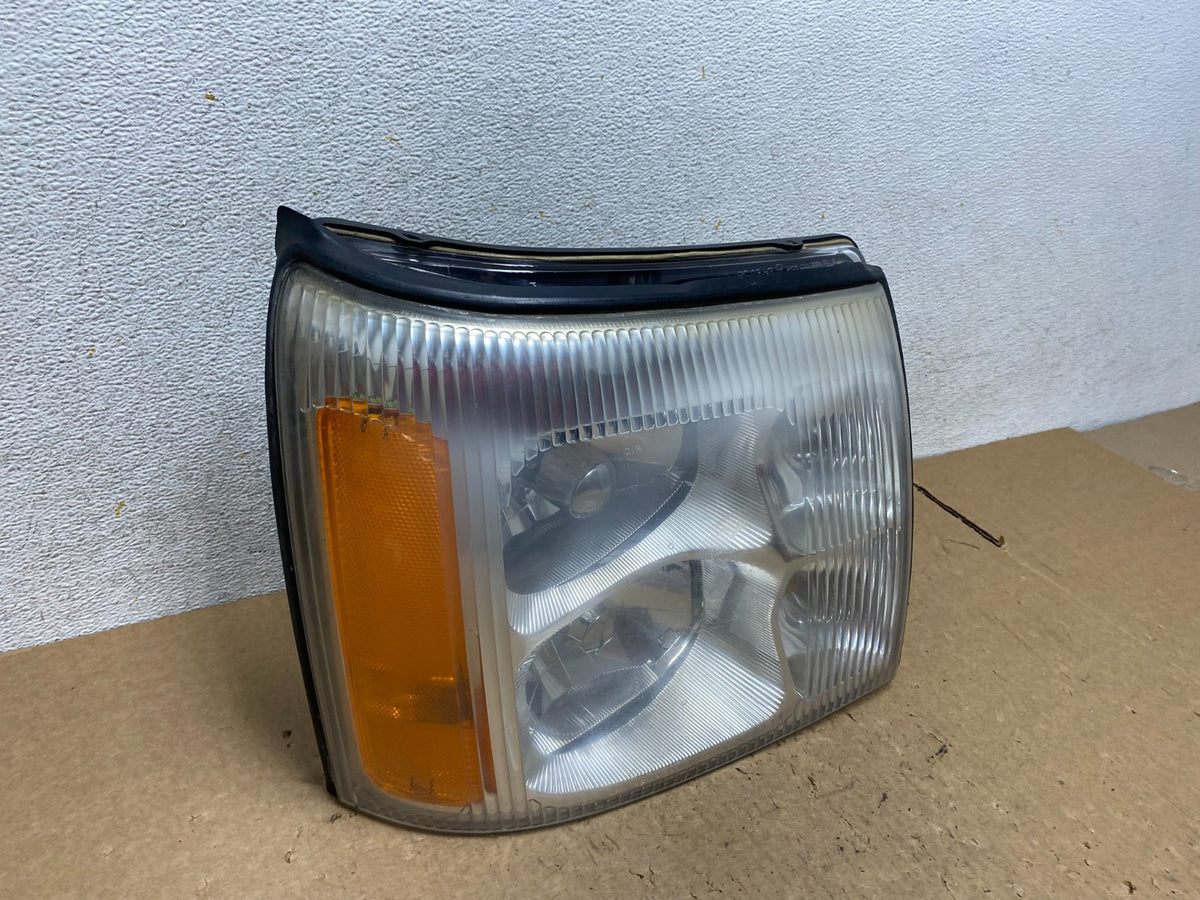 2002-2006 Cadillac Escalade Right Passenger Side Xenon Headlight AI3649 DW2
