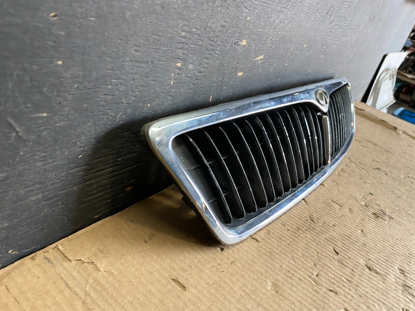1996 to 1999 Infiniti i30 Front Upper Grill Grille OEM N8374 PS2