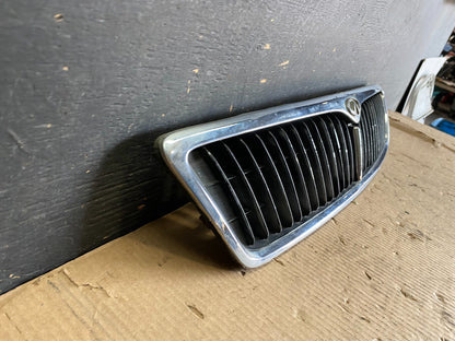 1996 to 1999 Infiniti i30 Front Upper Grill Grille OEM N8374 PS2