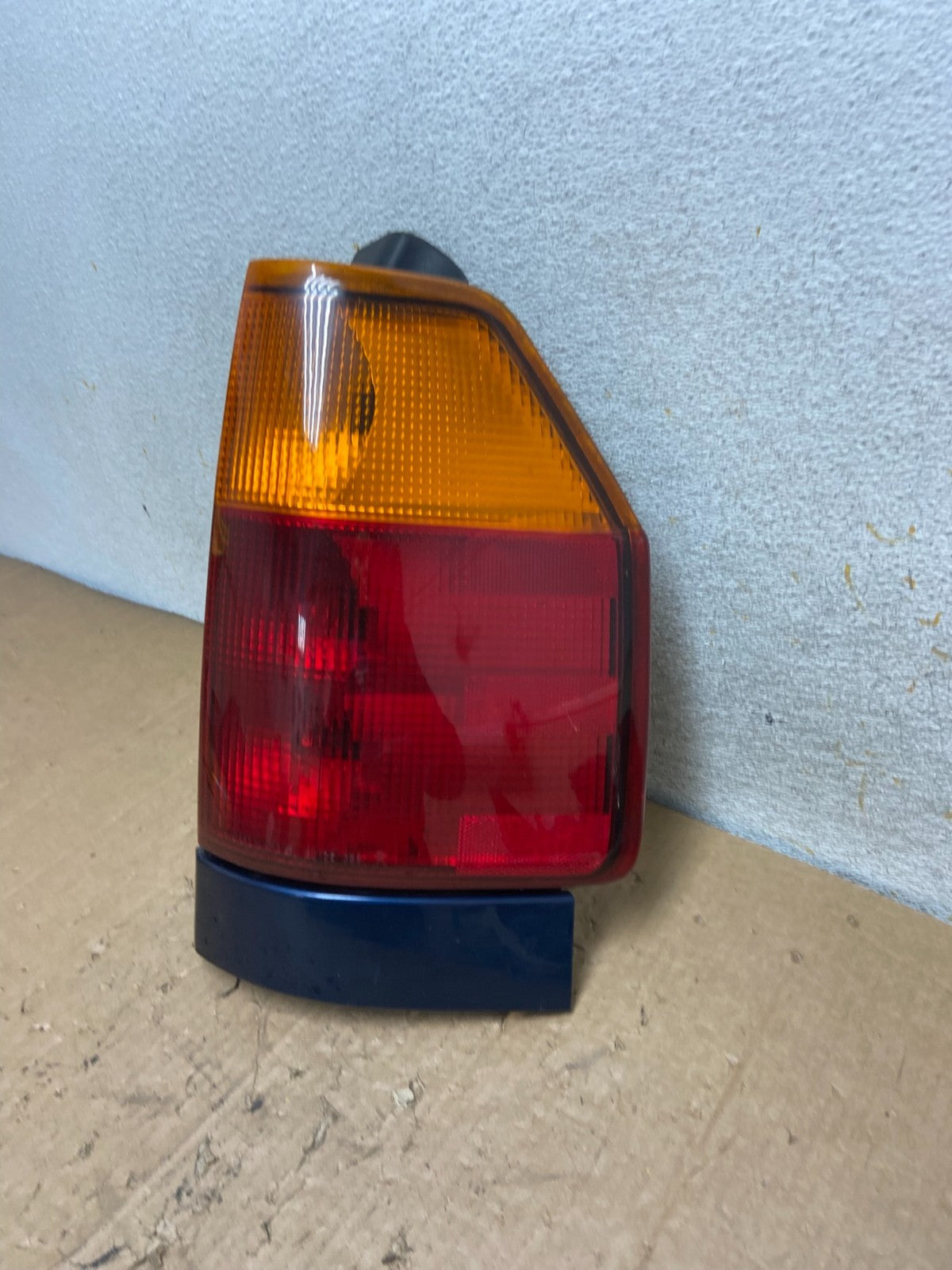 2002-2009 GMC Envoy Right Passenger RH Side Tail Light AI9207 LK1