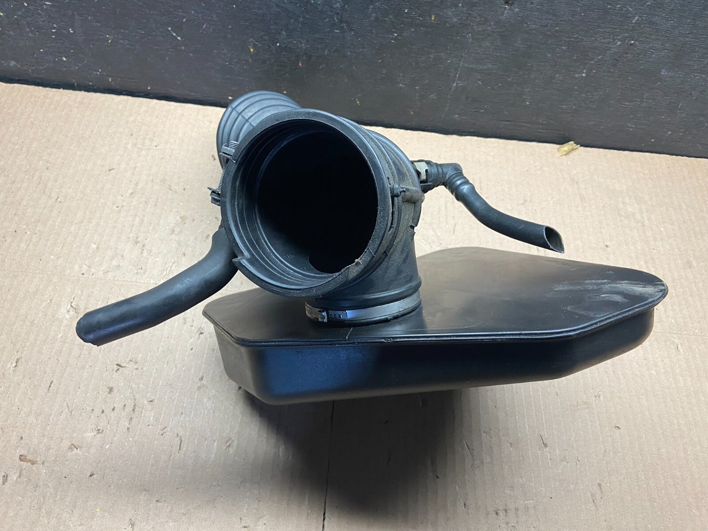 2007 to 2010 Lincoln MKX 3.7L Air Cleaner Box Resonator C4357 PS4