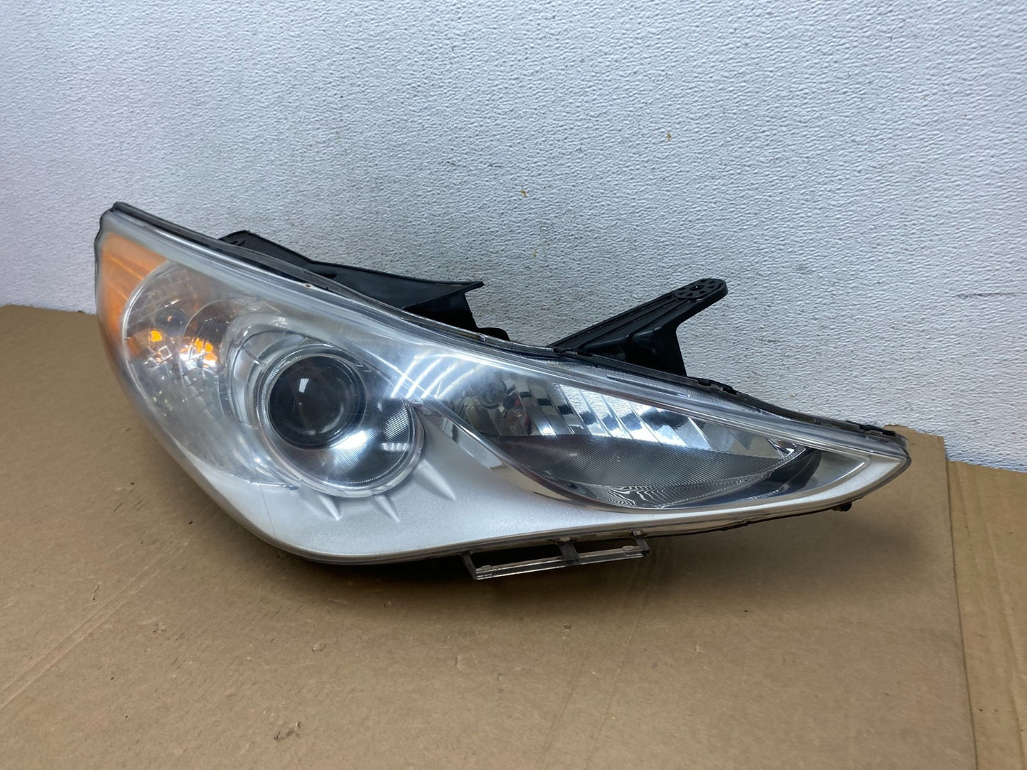 2011 - 2014 Hyundai Sonata Right Passenger Rh Side Headlight Halogen AD7876 DW1