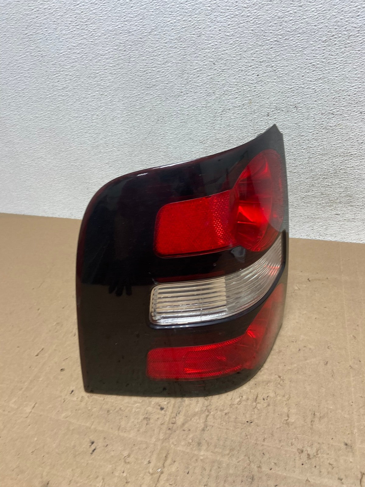 2006 to 2010 Ford Explorer Left Driver Lh Side Tail light AB6139 LK2