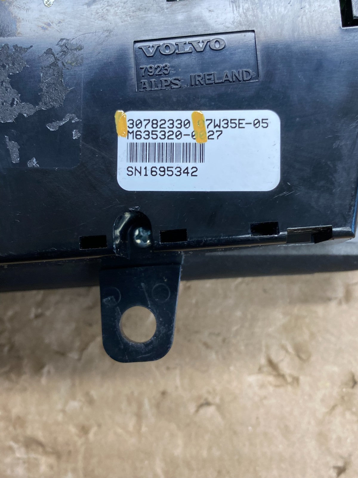 2007-2013 Volvo XC90 Center A/C Climate Control Radio Panel Bezel AG8430 DG6