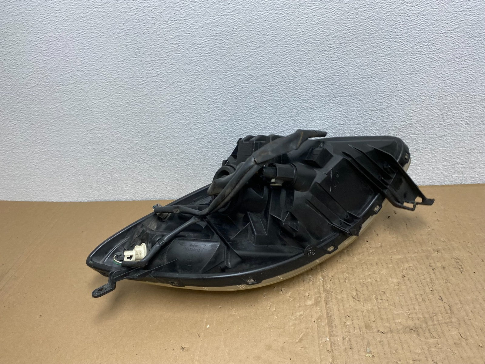2006-2008 Toyota Yaris Hatchback Right Passenger Halogen Headlight Oem AB6986 DW7