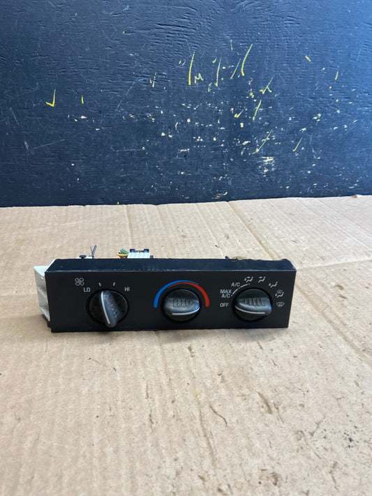 2001 - 2007 GMC Chevrolet Astro Express Climate Control A/C AA8088 DG0