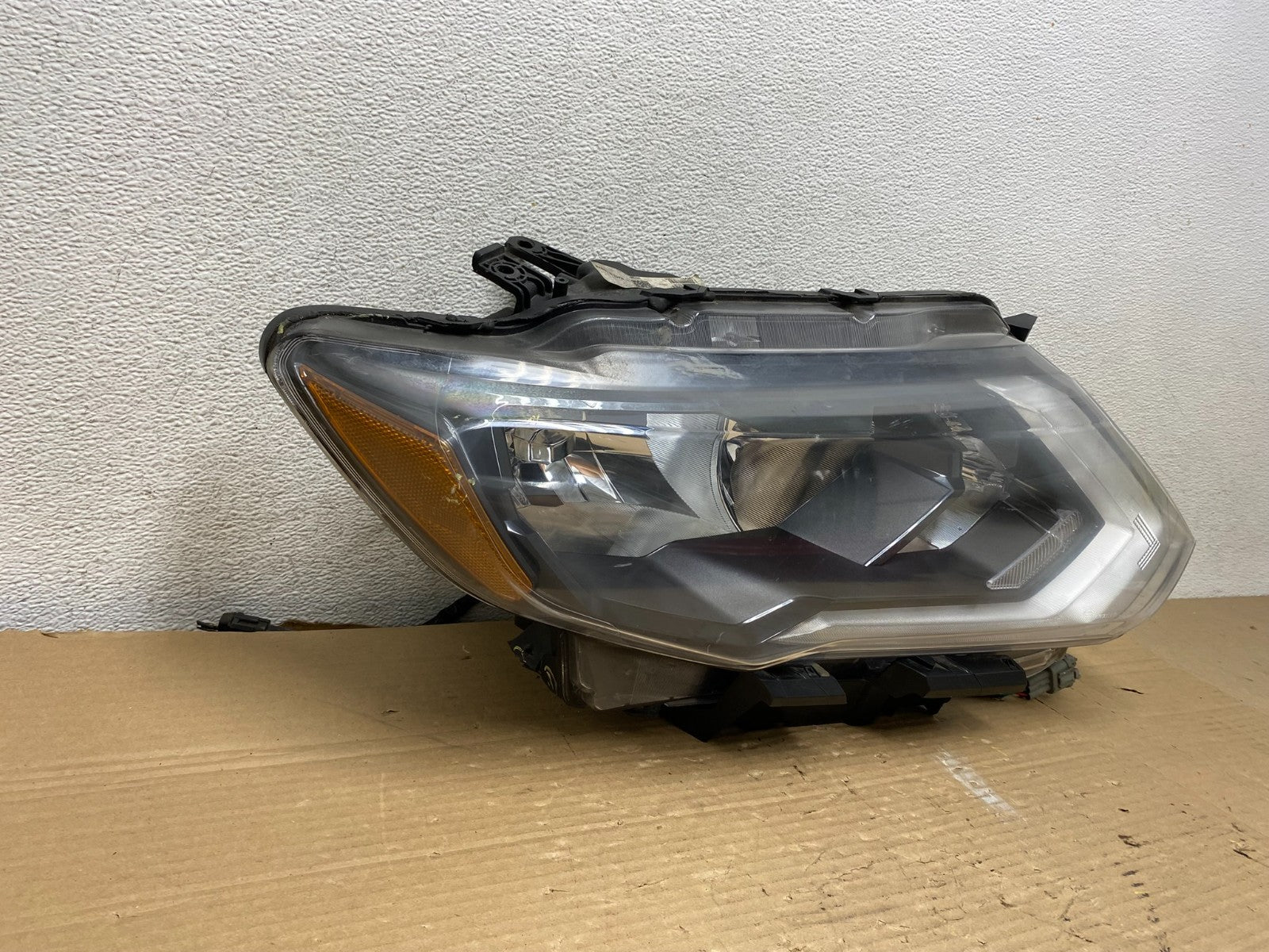 2014 2015 2016 Nissan Rogue Right Passenger RH Halogen Headlight AG9051 DW1