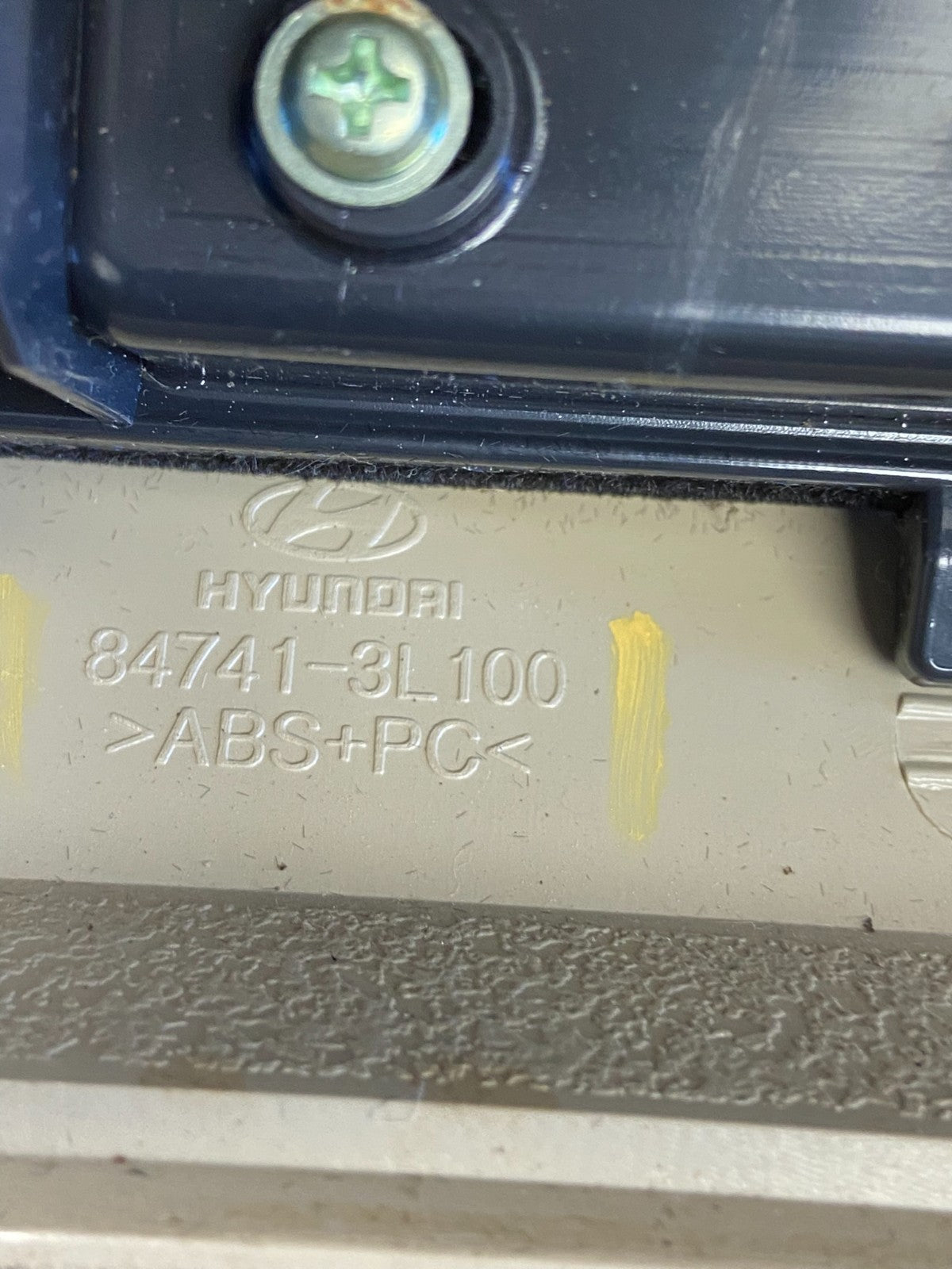 2006 to 2011 Hyundai Azera Radio Climate Control Trim Panel Bezel AB5791 DG7