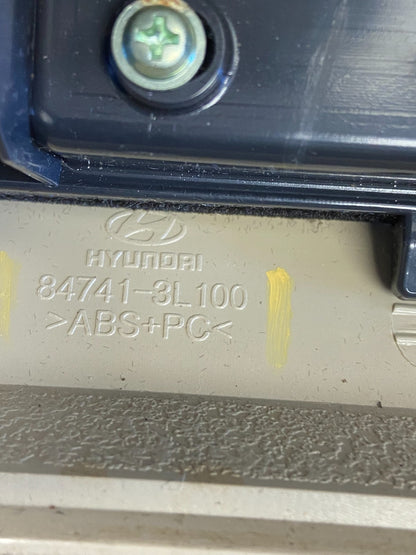 2006 to 2011 Hyundai Azera Radio Climate Control Trim Panel Bezel AB5791 DG7
