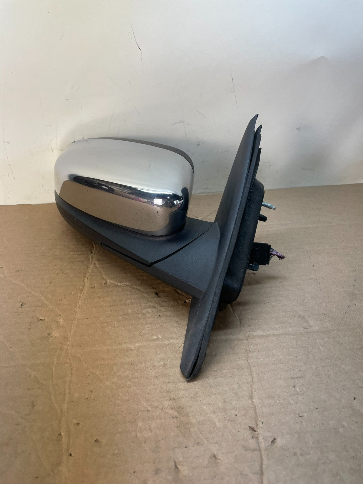 2010 to 2018 Ford Taurus Right Passenger View Door Mirror AG9879 DW1