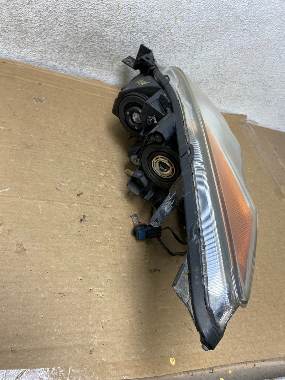 2010 - 2013 Mazda 3 Halogen Right Passenger Rh Side Headlight AH8385 DW7