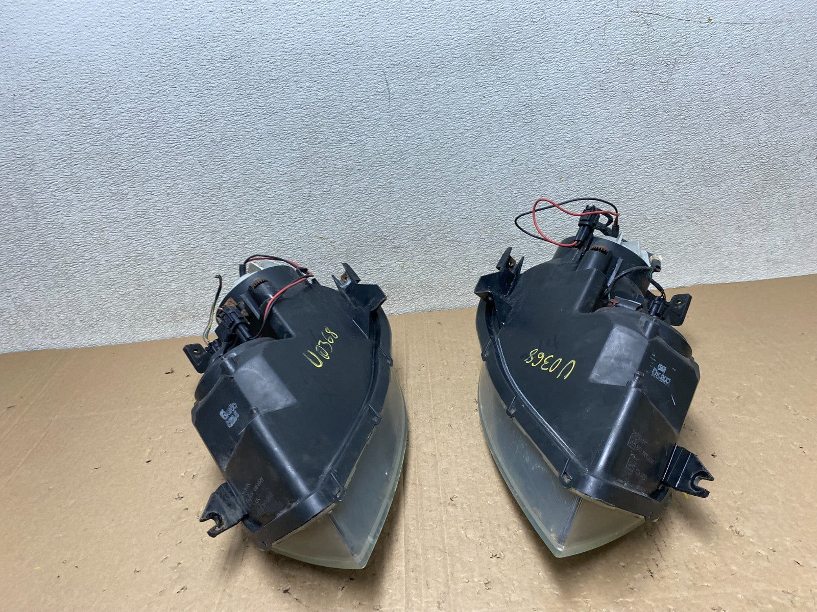 2005 to 2006 Nissan Altima Left+Right Side Set Halogen Headlights OEM U0368 DW13