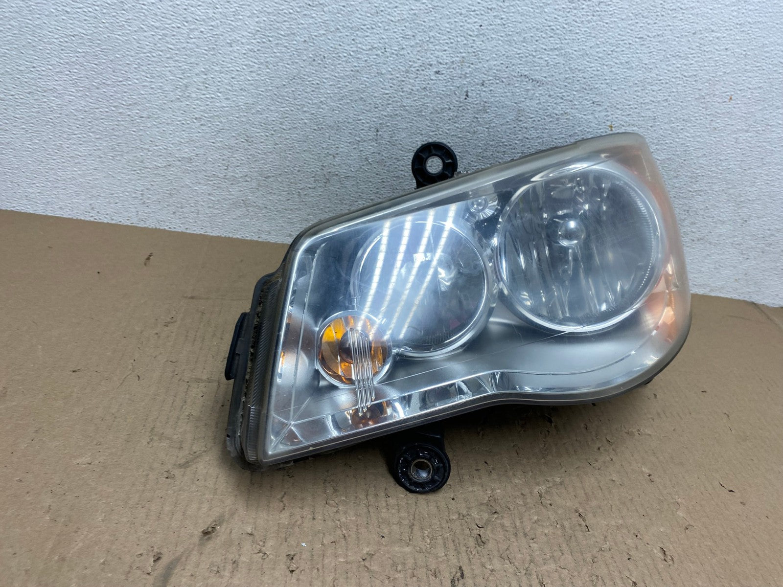 2008 to 2016 Chrysler Town and Country Left Driver Lh Side Headlight AE8859 LK2
