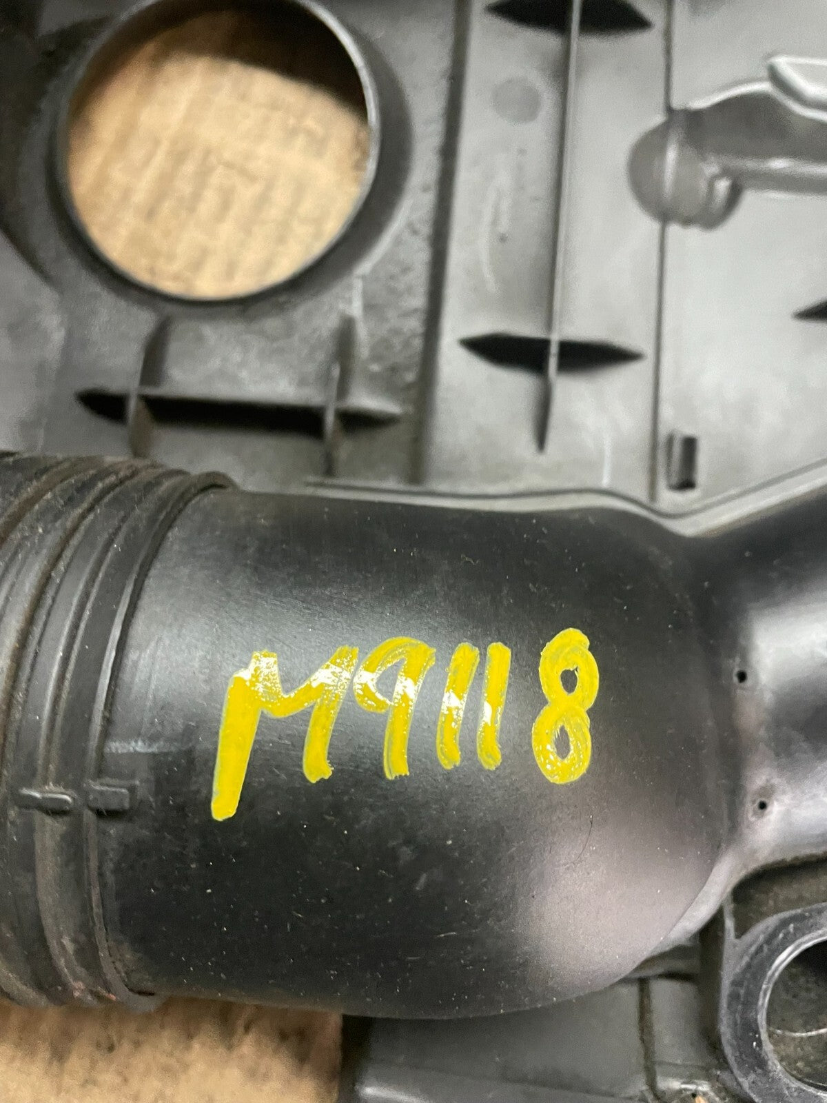 2005 to 2008 Volkswagen Jetta Beetle 2.5L Passat Engine Cover 07k129601G M9118 D9