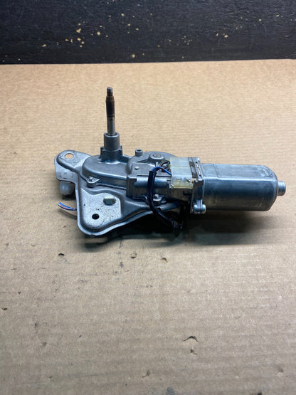 1997 to 2004 Mitsubishi Montero Sport Rear Tailgate Wiper Motor  Z9176 DG2