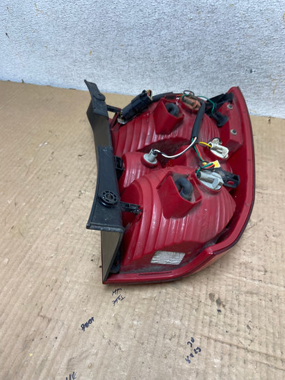 2005 to 2007 Kia Sportage Right Passenger Side RH Side Tail Light AI8302 LK5