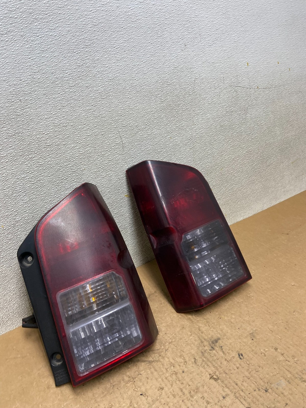 2005 to 2012 Nissan Pathfinder Tail lights Left+Right Side Z9389 DW2