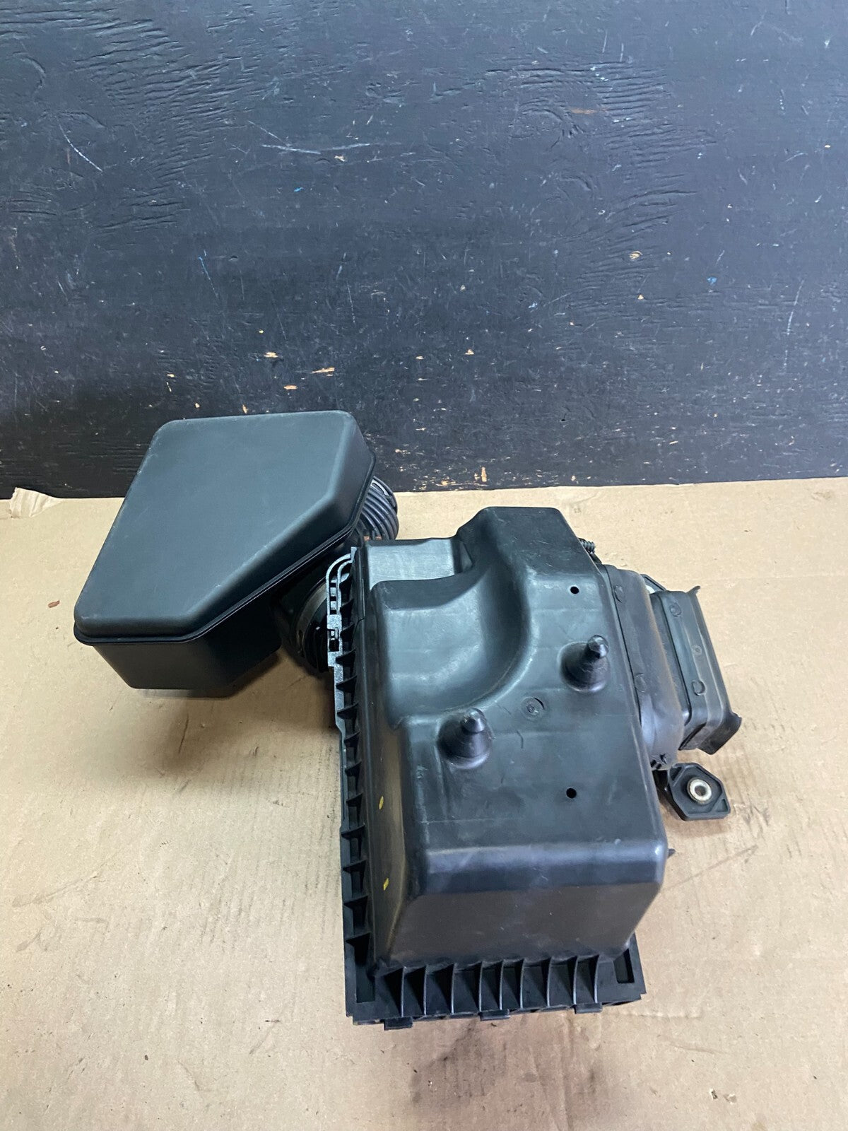 2007 to 2010 Lincoln MKX 3.7L Air Cleaner Box Resonator OEM O0857 DG4