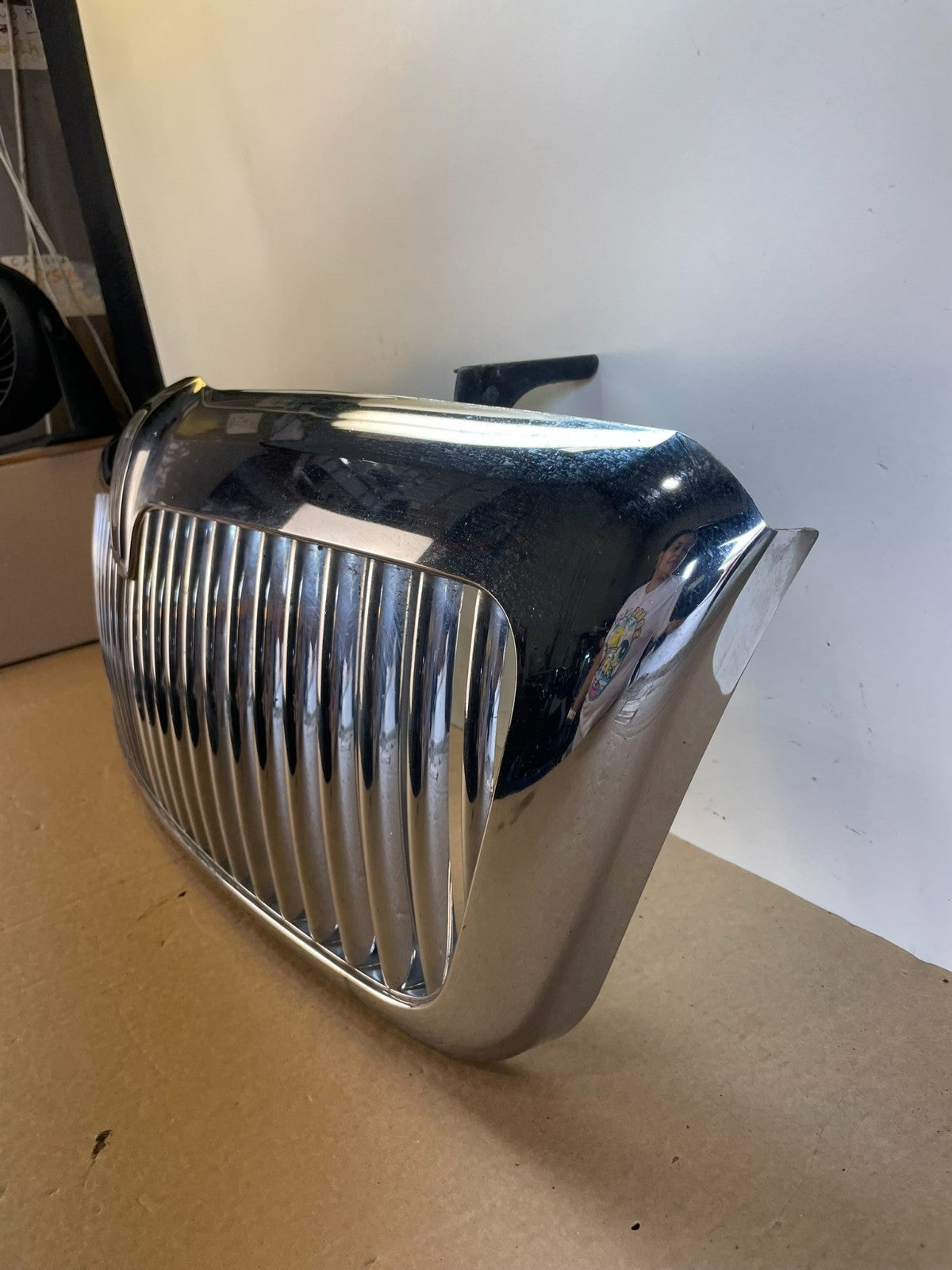 2003 to 2005 Lincoln Aviator Grille Chrome Grill AG98121