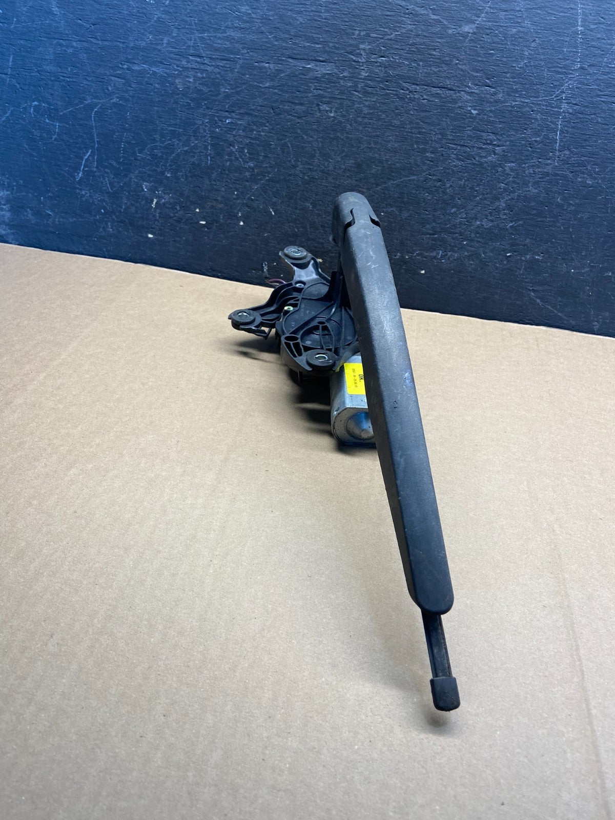 2011 to 2019 Ford Explorer Rear Windshield Wiper Motor AF9357 DG2