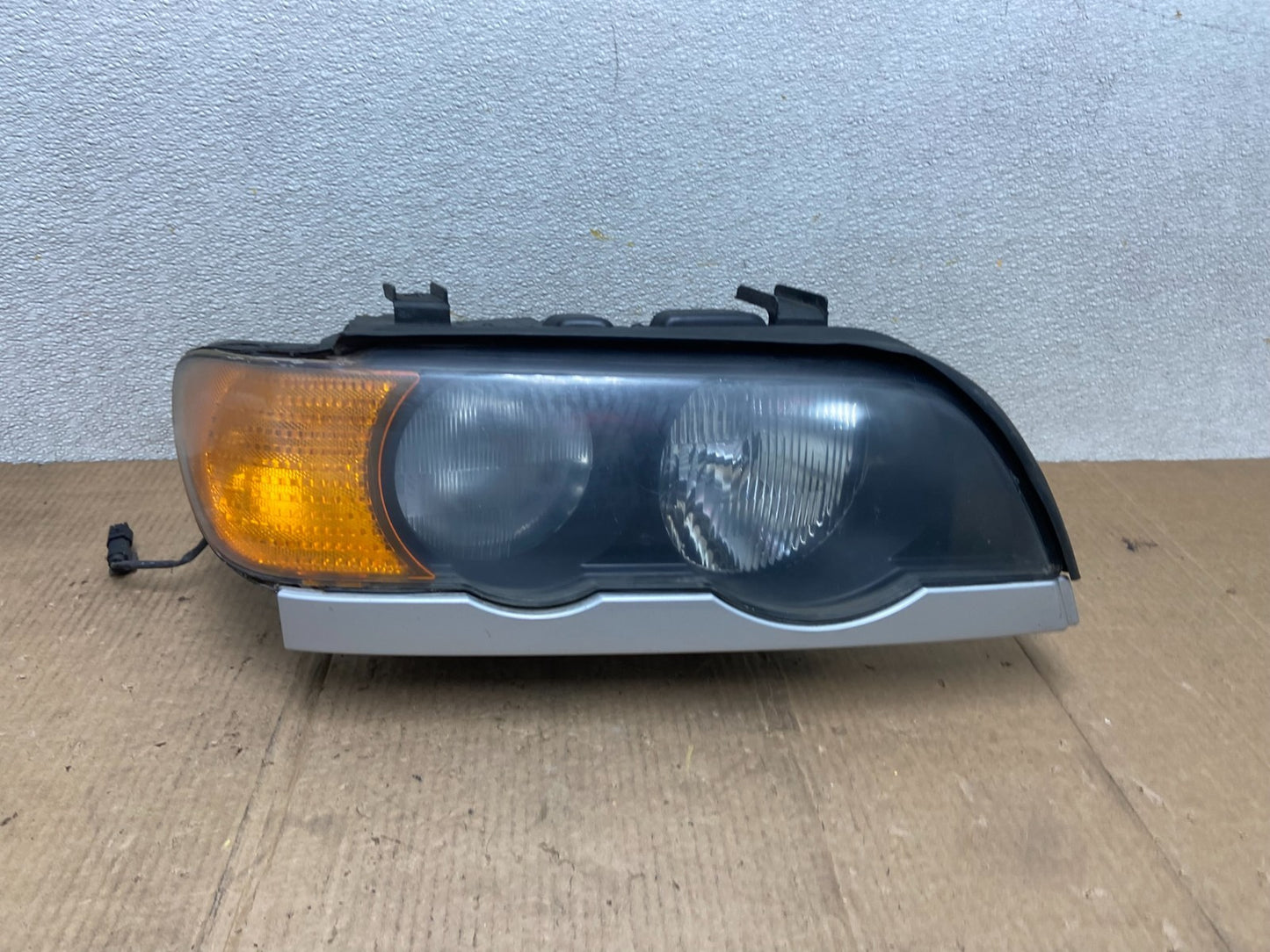 2000-2003 Bmw X5 E53 Headlight Right Passenger Rh Side Halogen OEM AA63770