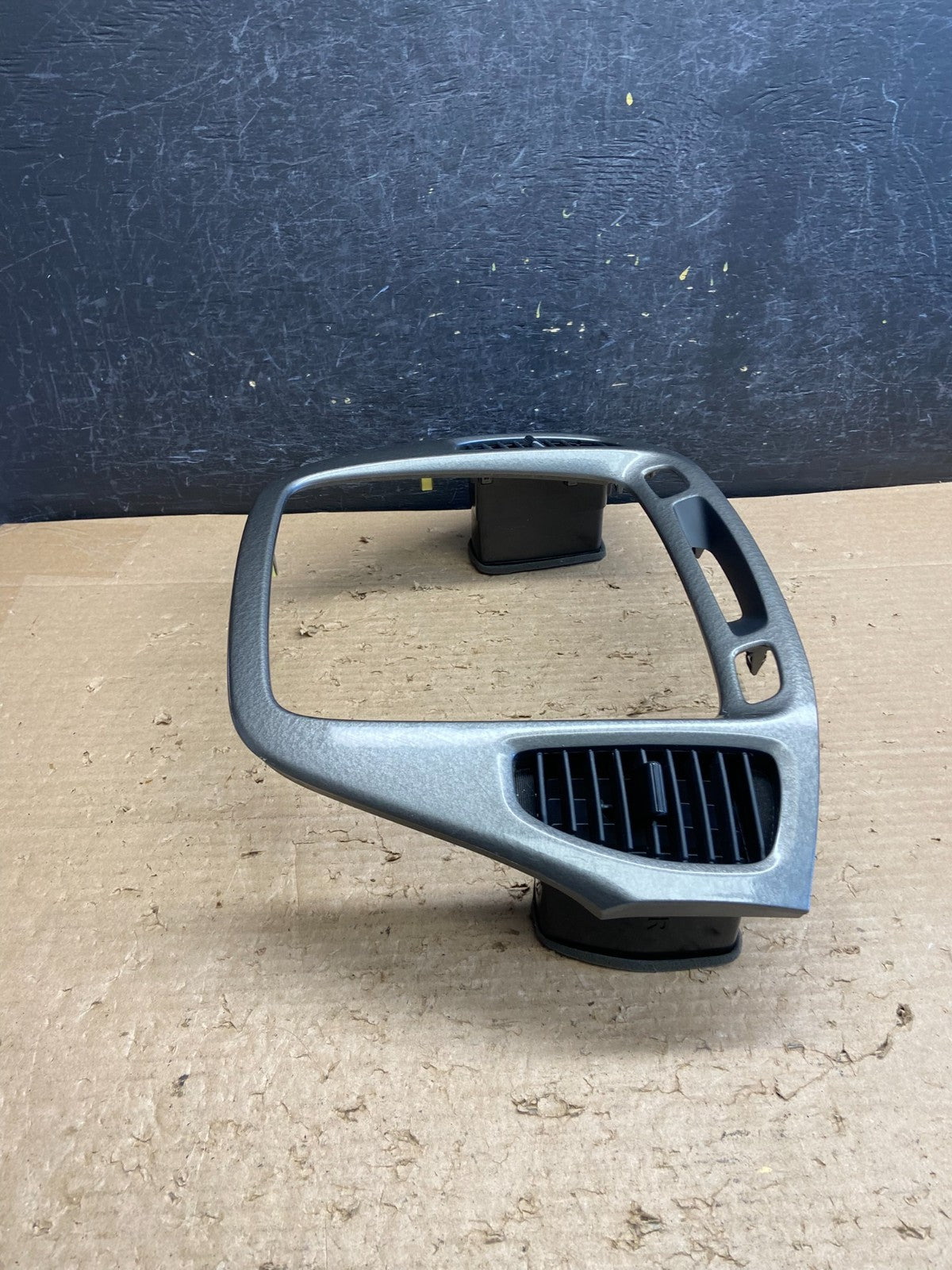 2001-2007 Toyota Highlander Radio Climate Dash Trim Bezel Air Vent AG6872 DG1