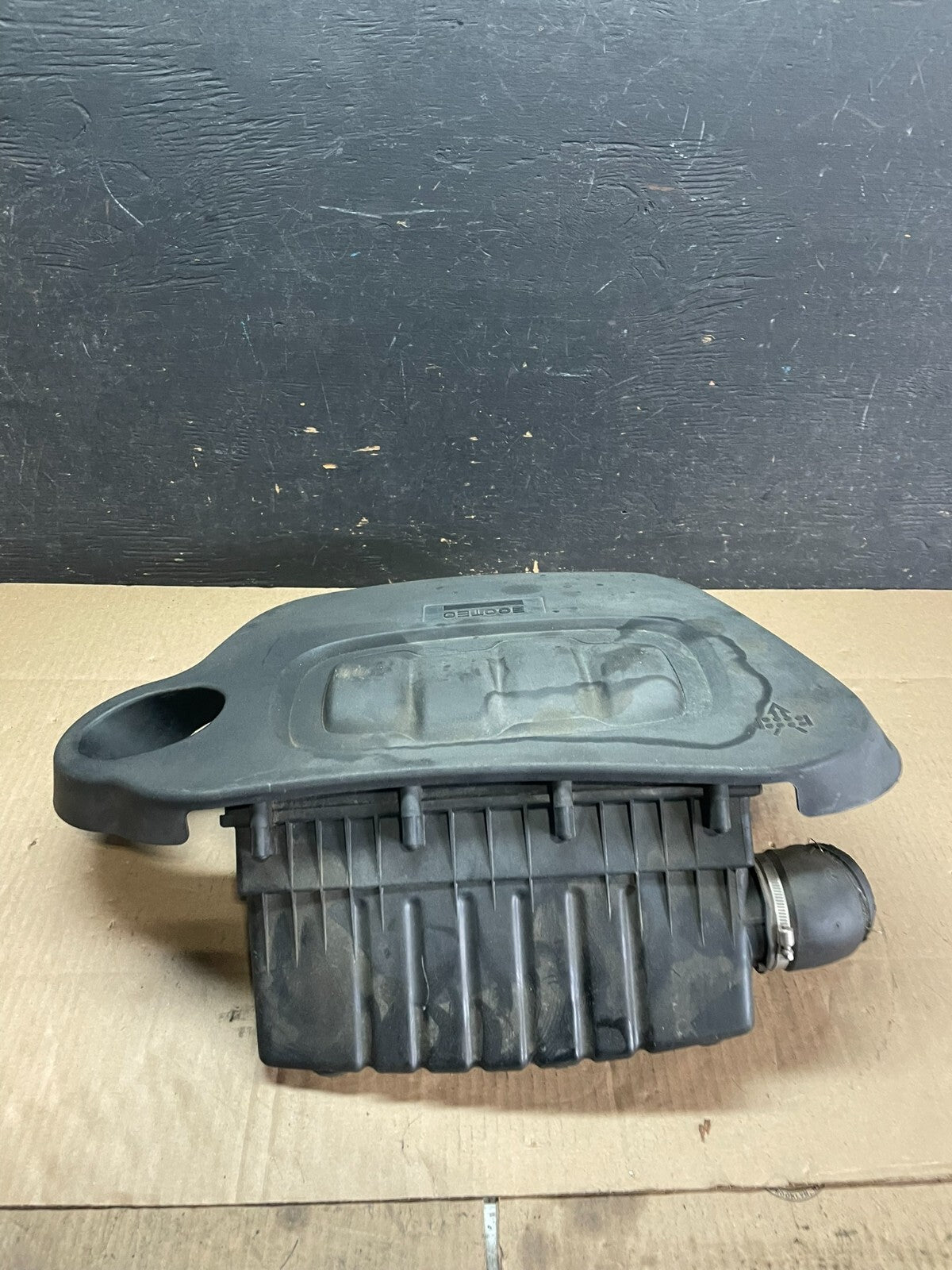2006 to 2011 Chevrolet HHR Engine Motor Cover Shield M9027 DG1