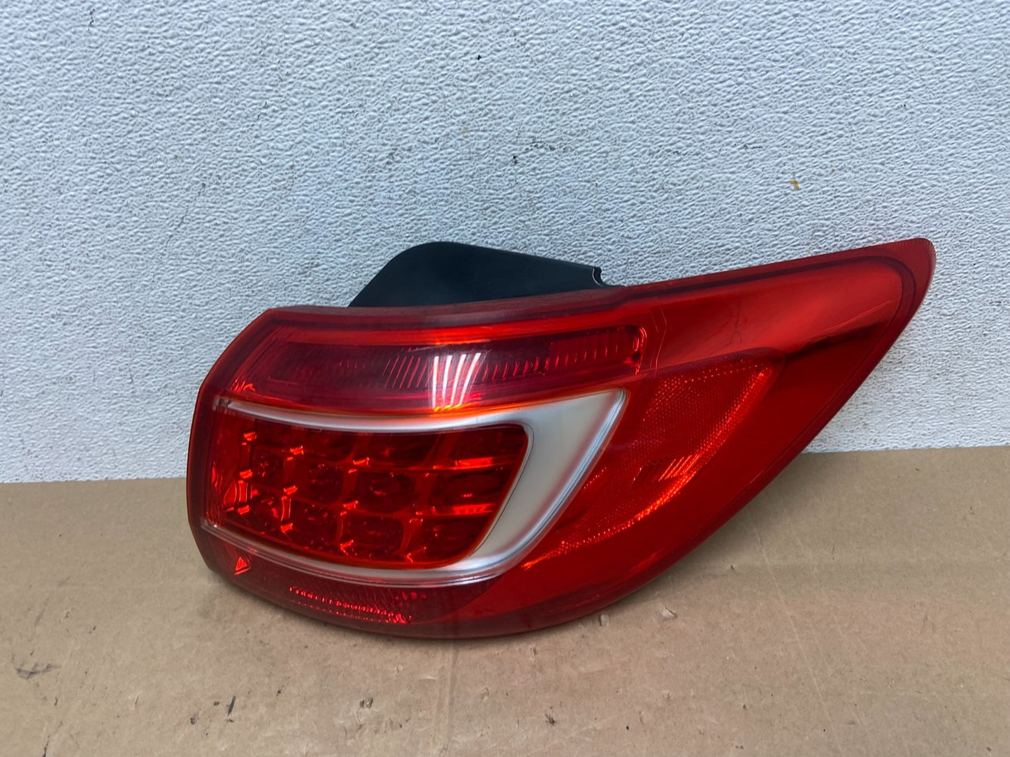 2011 to 2013 Kia Sportage Right Passenger RH Side Tail Light AE6035 DW0