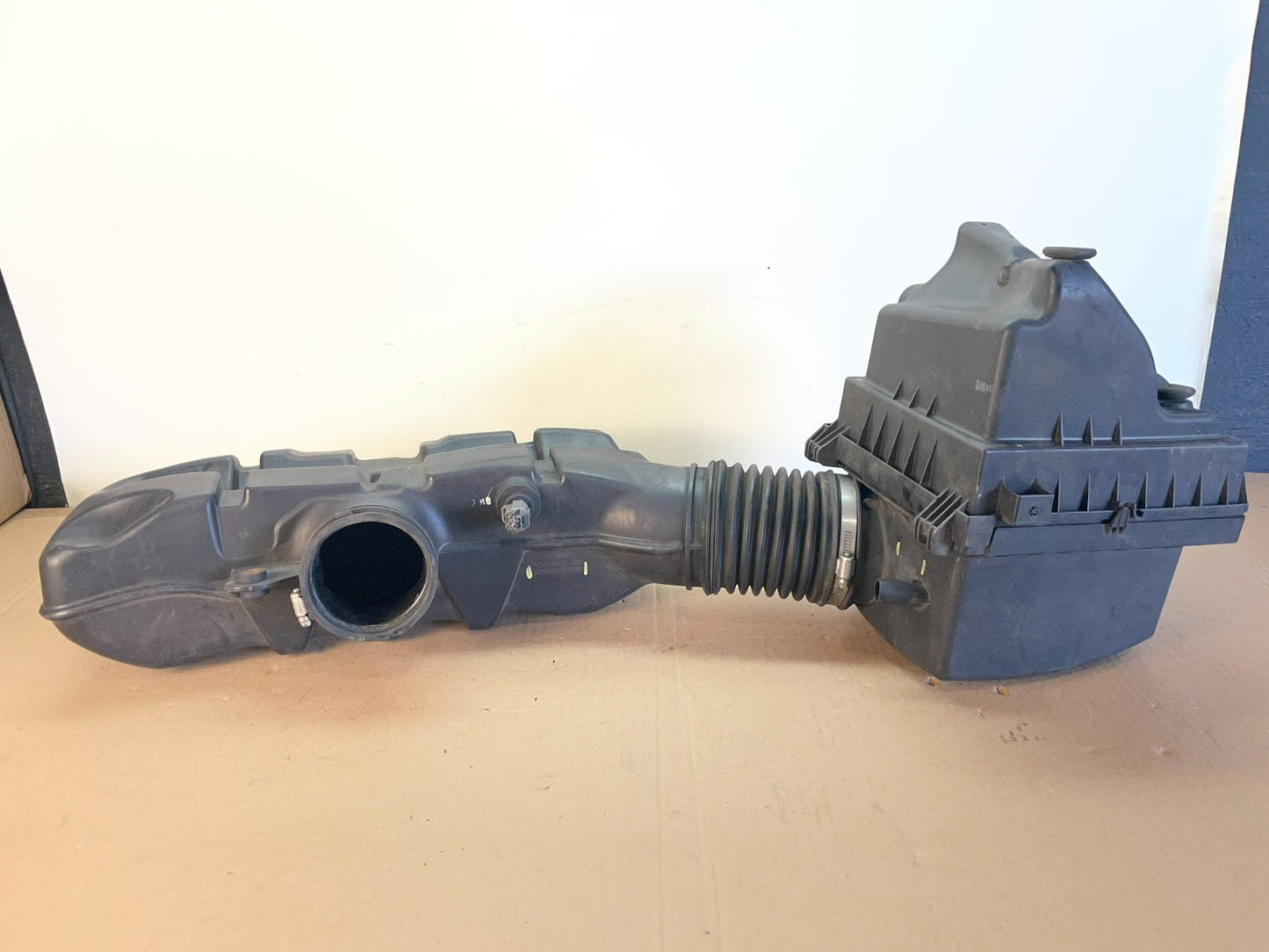 2011-2022 Jeep Grand Cherokee 5.7L V8 Air Cleaner Hose Tube AG2598 DG3