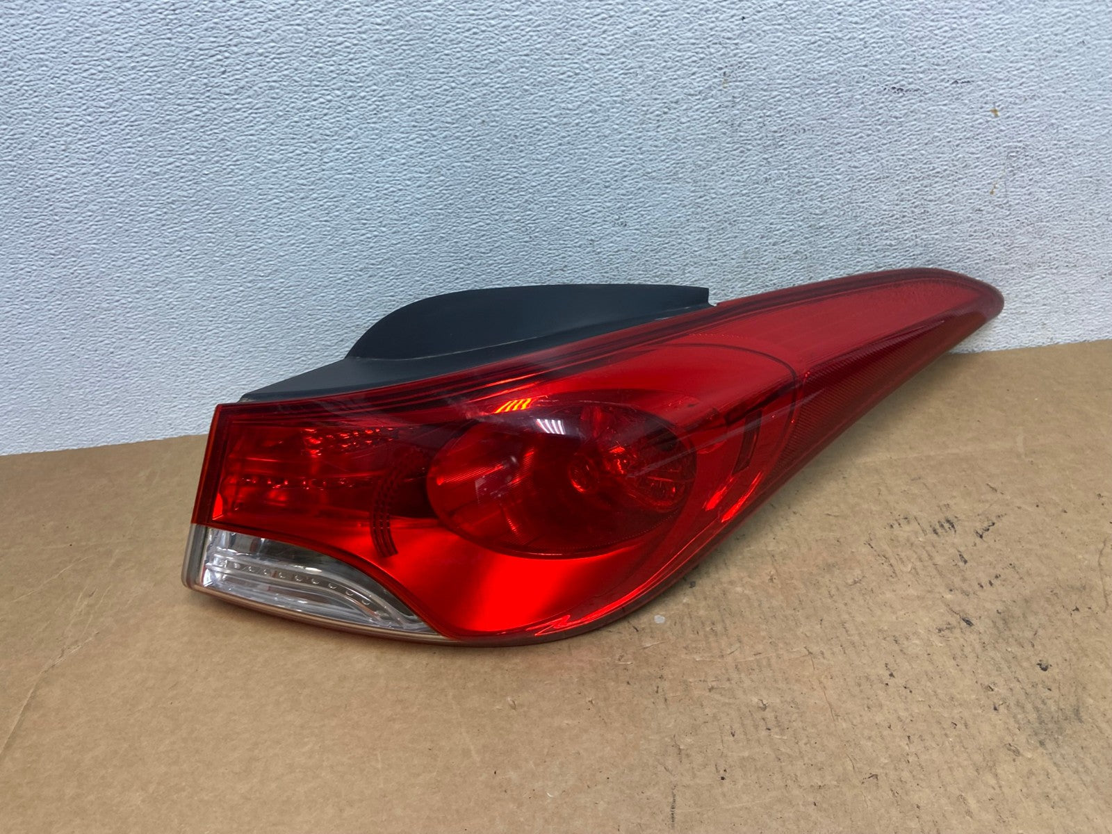 2011 2012 2013 Hyundai Elantra Sedan Right Passenger Tail Light AD4658 LK0