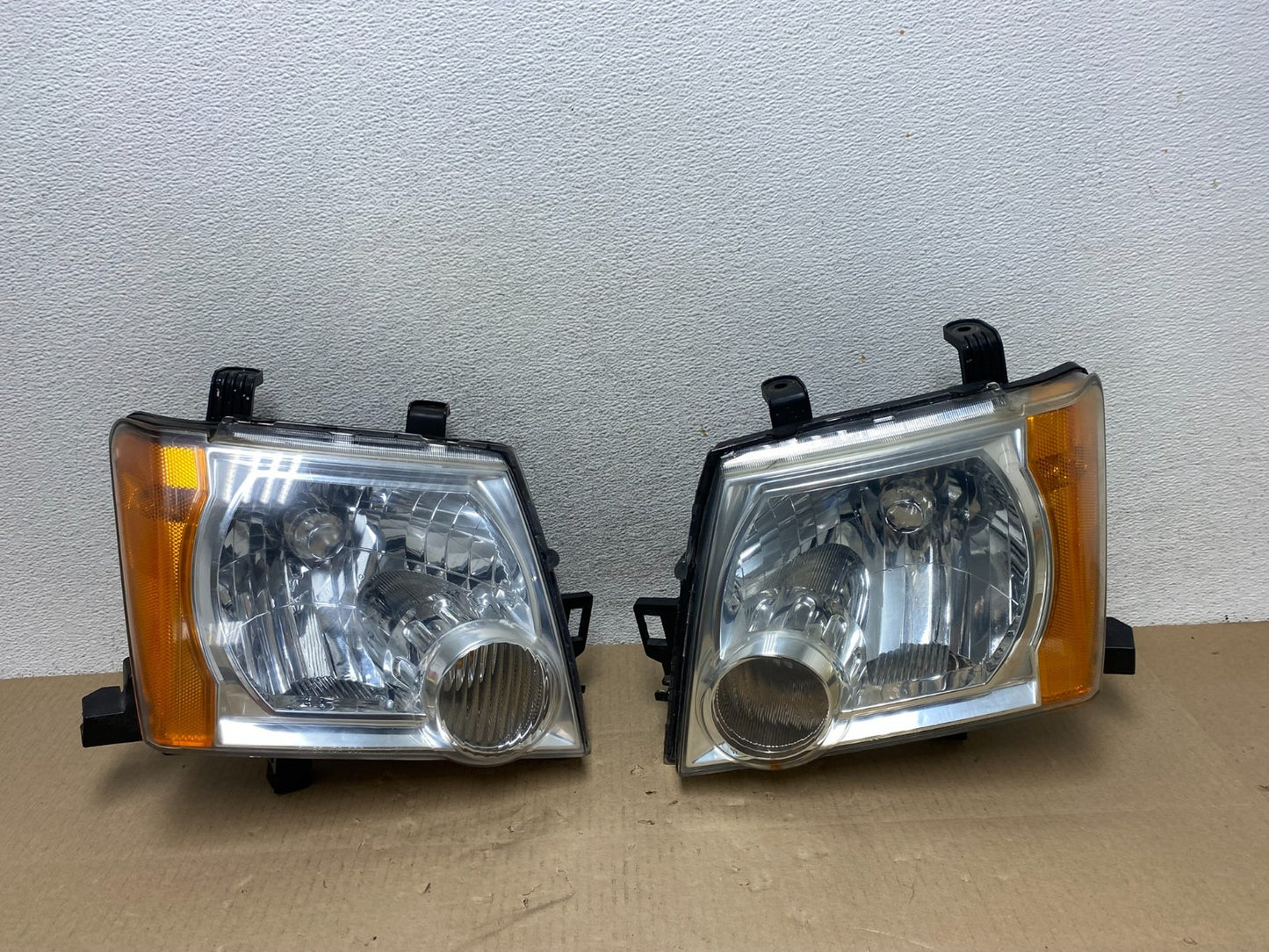 2005-2015 Nissan Xterra Driver Left+Right Side Set Headlights AG5869 DW0