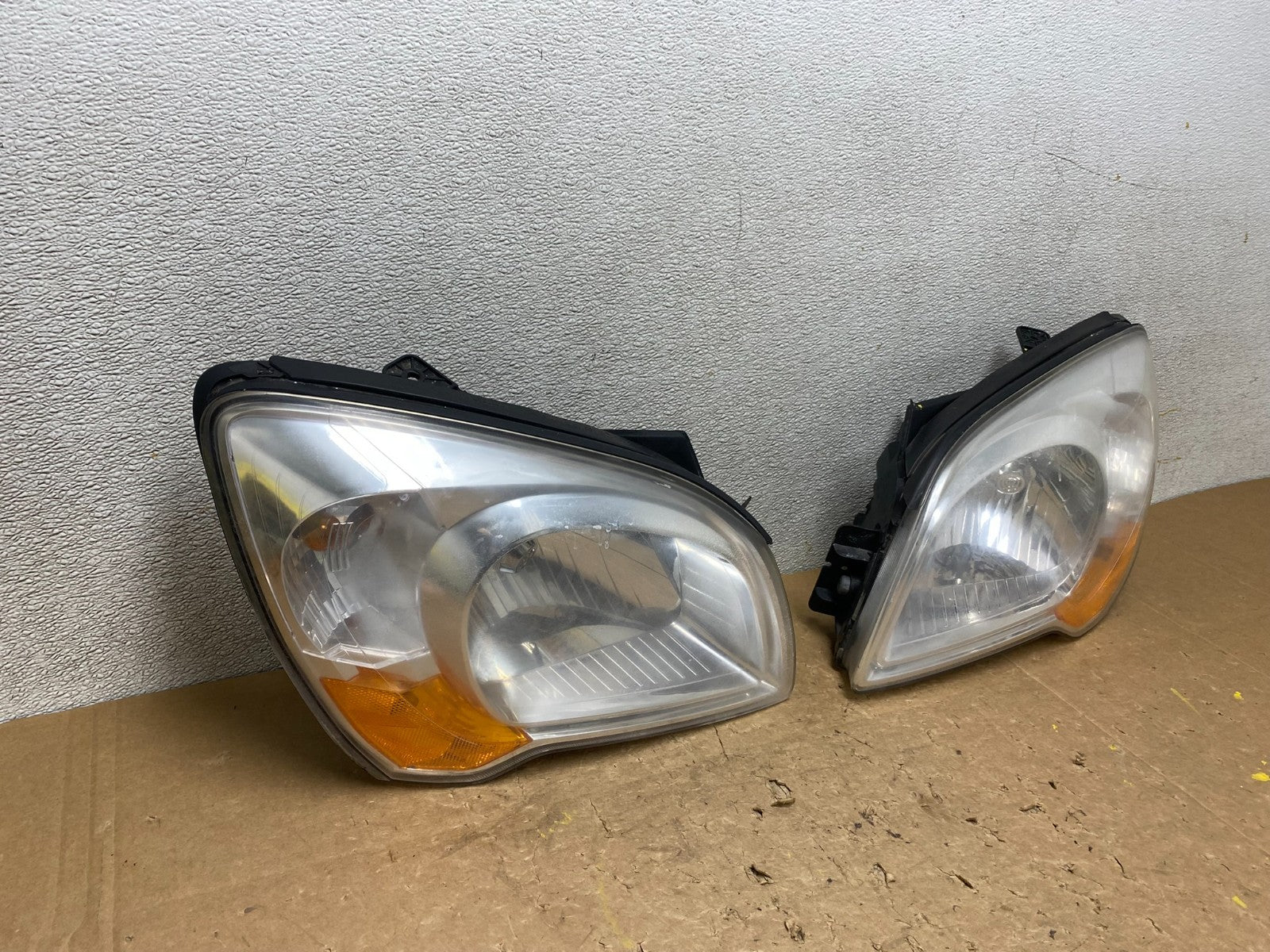 2007 to 2010 Kia Sportage Left+Right Halogen Headlights Oem V6250 DW2