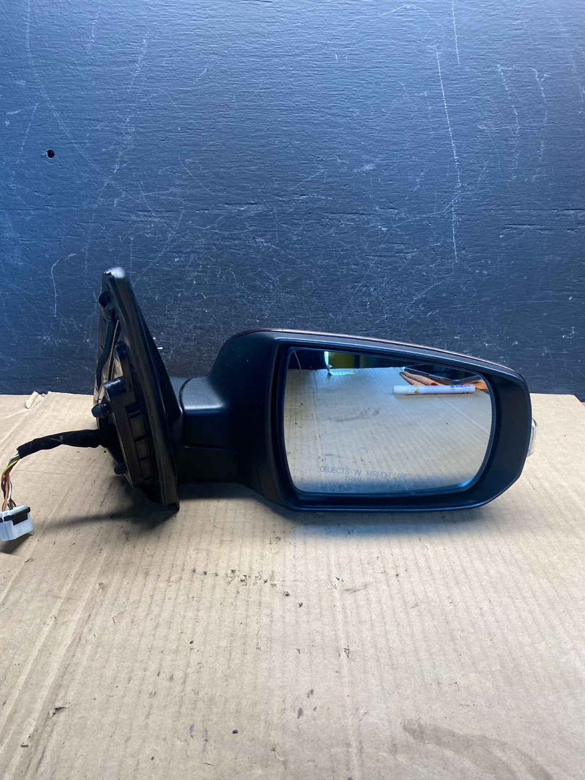 2011 to 2015 Kia Sorento Right Passenger Door Mirror Turn Signal AE2253 DW9