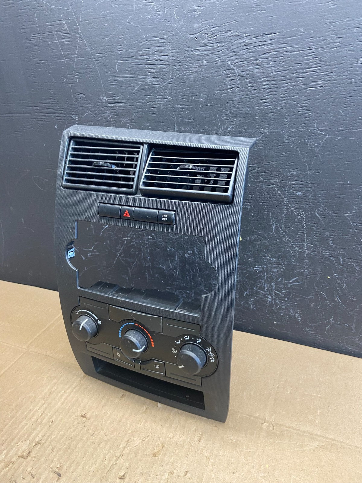 2005 2007 Chrysler 300 Magnum Heater A/C Climate Control  Trim Bezel AB9697 DG1