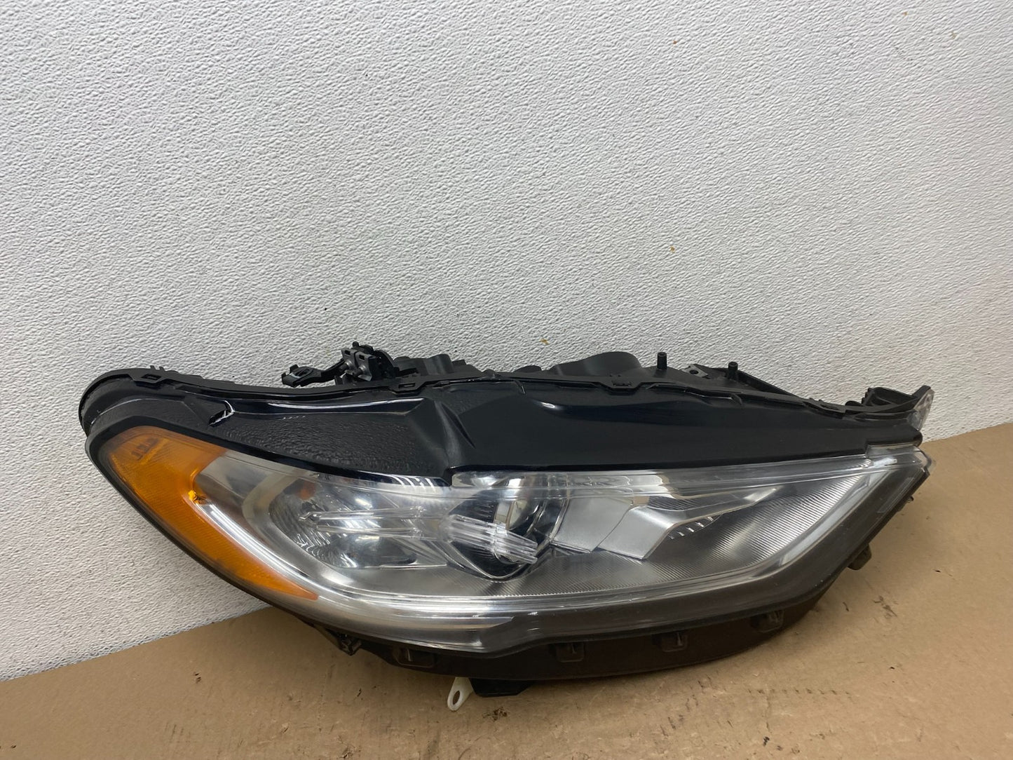 2013 to 2016 Ford Fusion Right Passenger Rh Side Headlight AF42340