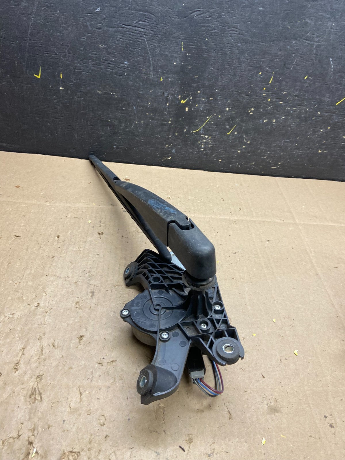 2011 to 2014 Ford Edge Licnoln MKX Rear Windshield Wiper Motor T9721 DG2