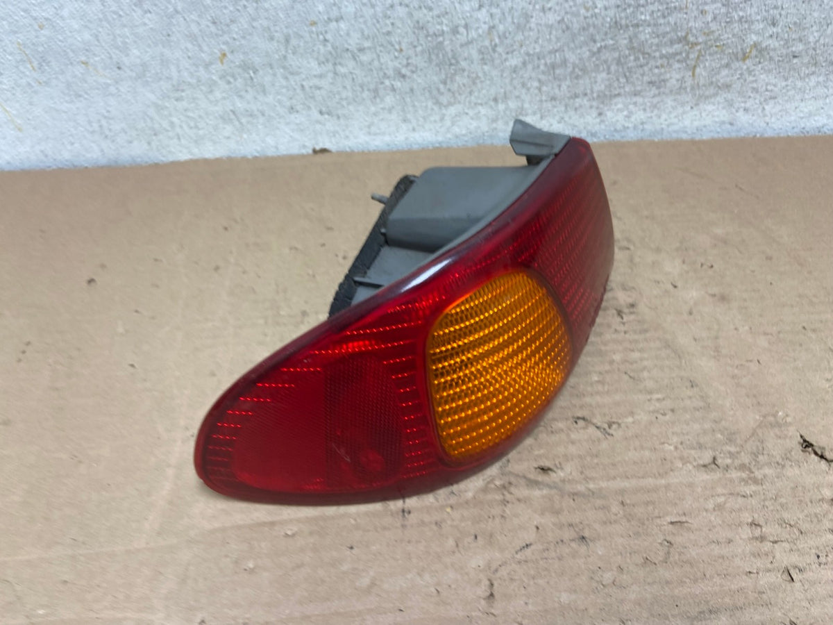 1998 1999 2000 Toyota Corolla Left Driver Lh Side Tail light AI0932 LK2