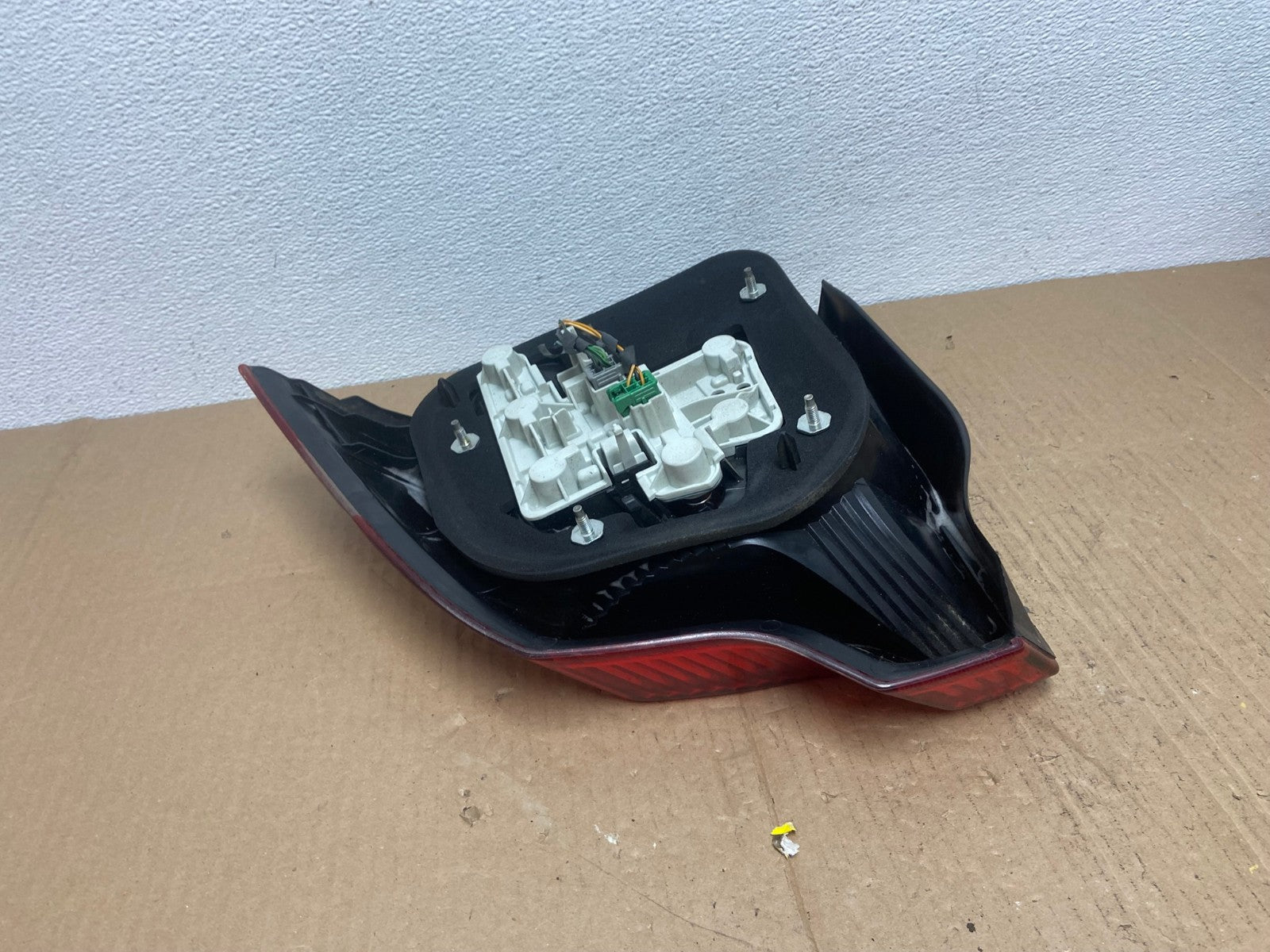 2004 to 2007 Volvo S40 Left Driver LH Side Tail Light OEM AB8220 LK3