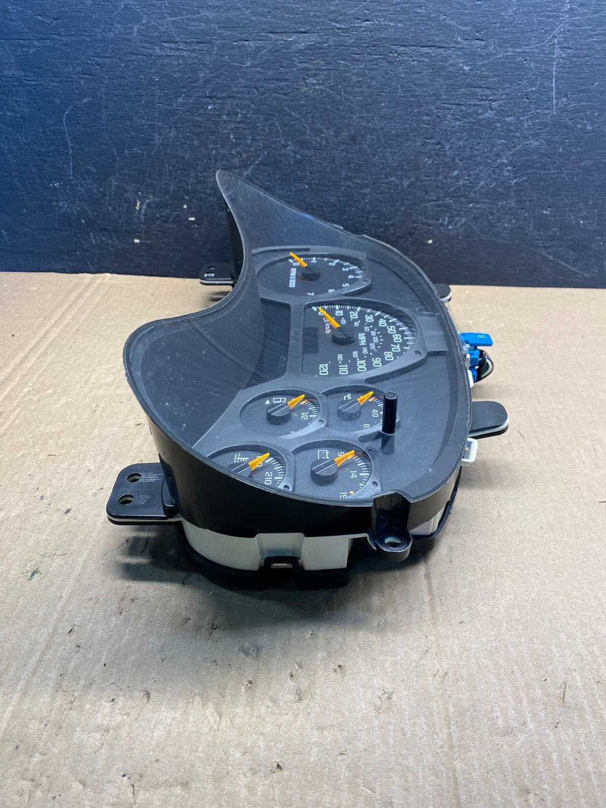 2002 to 2005 Chevrolet Trailblazer Speedometer Cluster Gauge AE7629 DG2