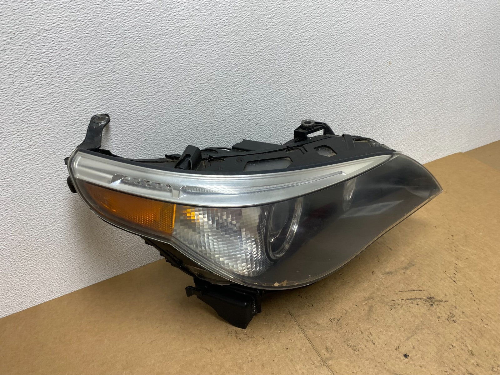 2004 to 2007 BMW 525i 5 Series Headlight Right Passenger Xenon AFS AC3537 DW2
