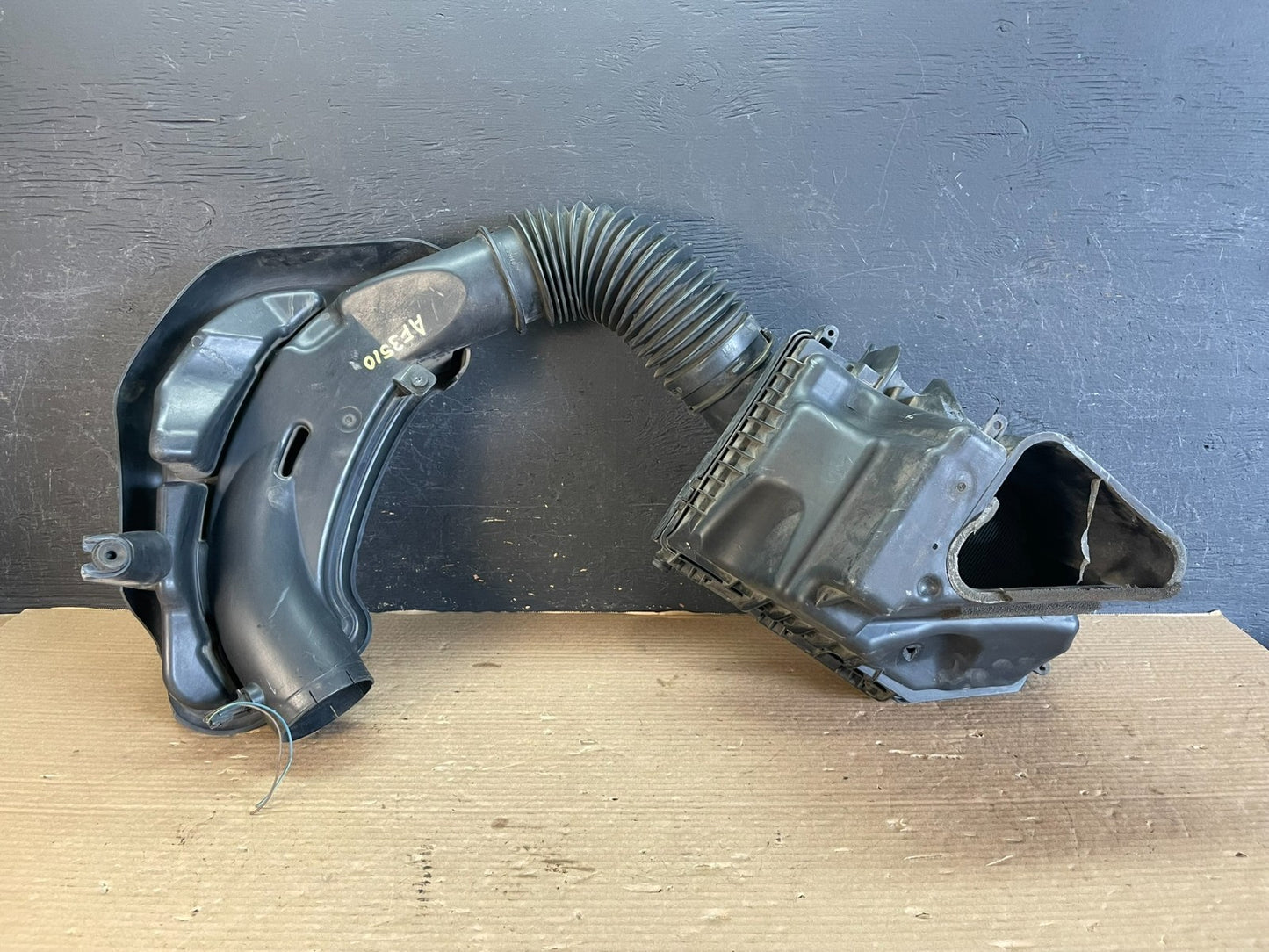 2011 to 2018 Chrysler 300 3.6L Air Intake Duct Tube Cleaner AF3510 DW4