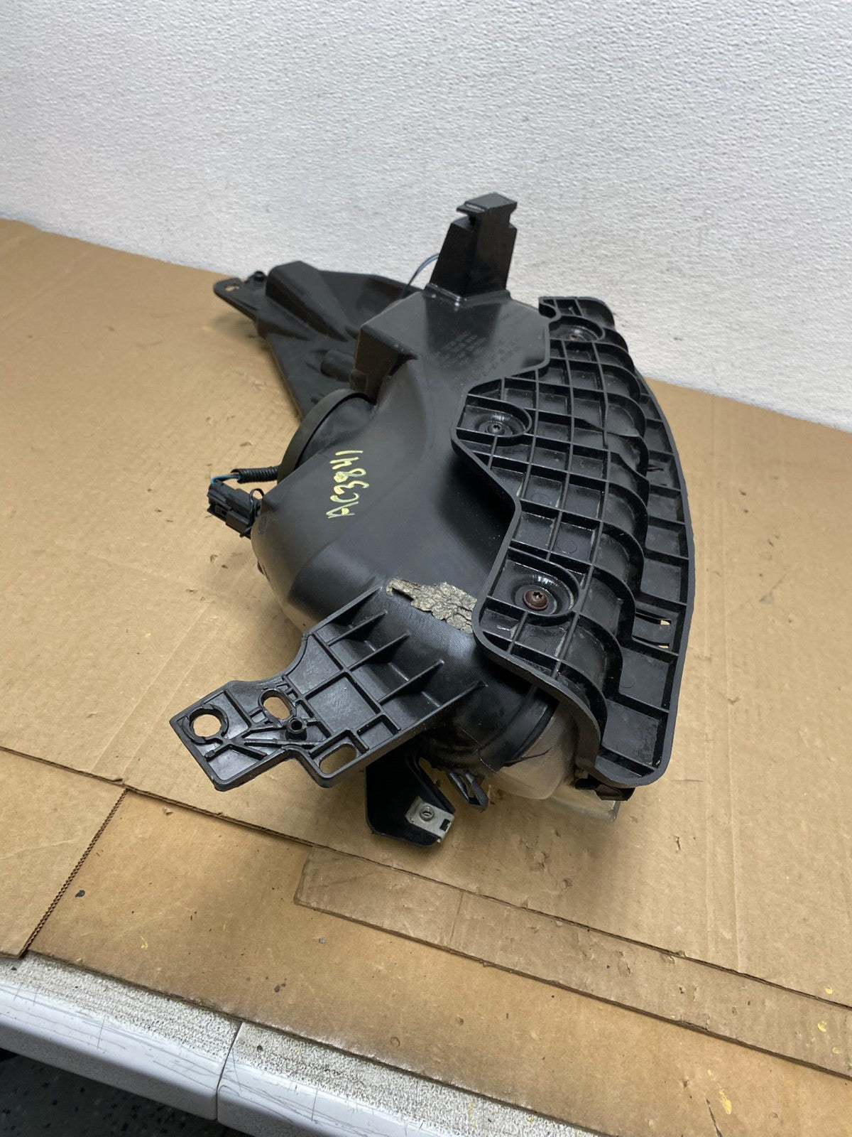 2013 - 2016 Ford Escape Headlight Right Passenger RH Side Halogen AC3841 DW9