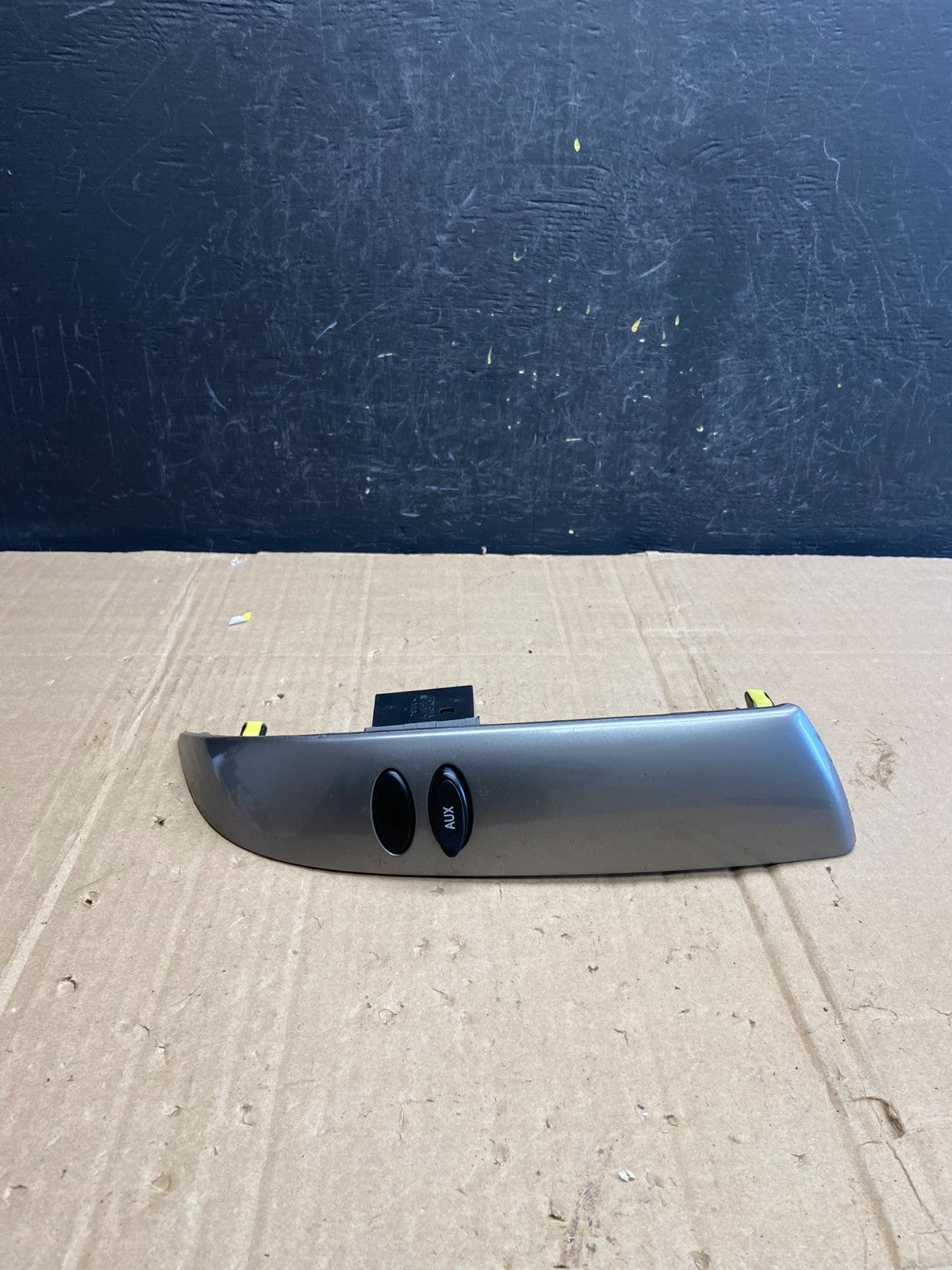 2004 to 2010 Toyota Sienna Right Side Radio Switches Bezel Trim ad7237 DG0