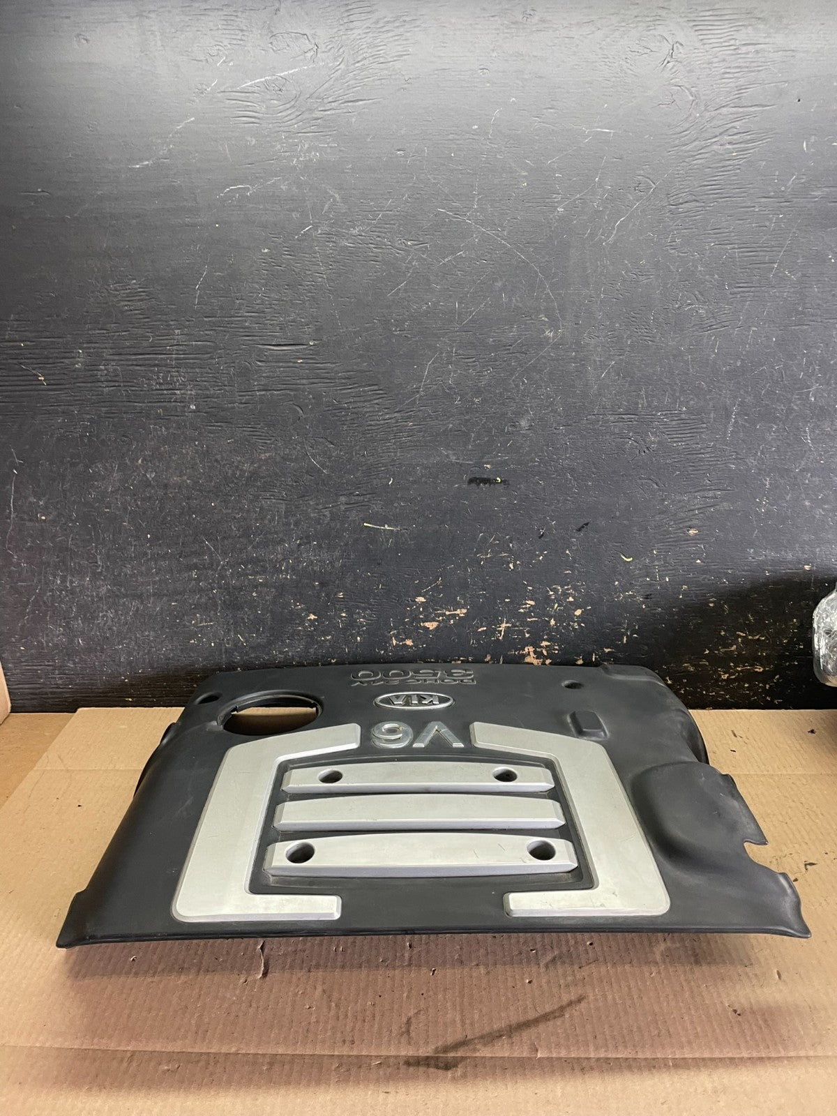 2003 to  2006 Kia Sorento 3.5L V6 Engine Motor Top Lid Cap Cover OEM Z8504 DG4