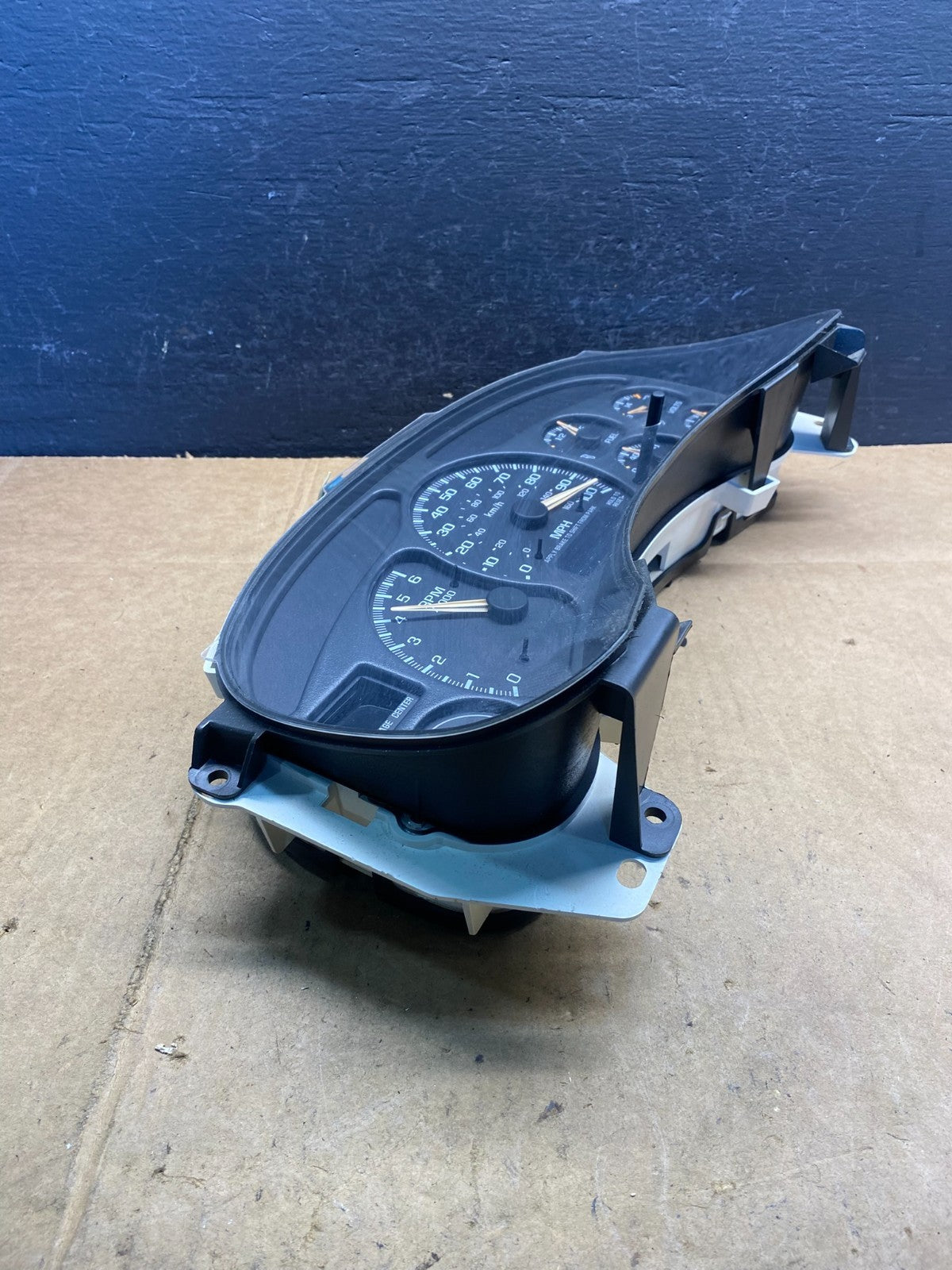 2002 GMC Yukon Speedometer Cluster Gauge AD4841 DG1