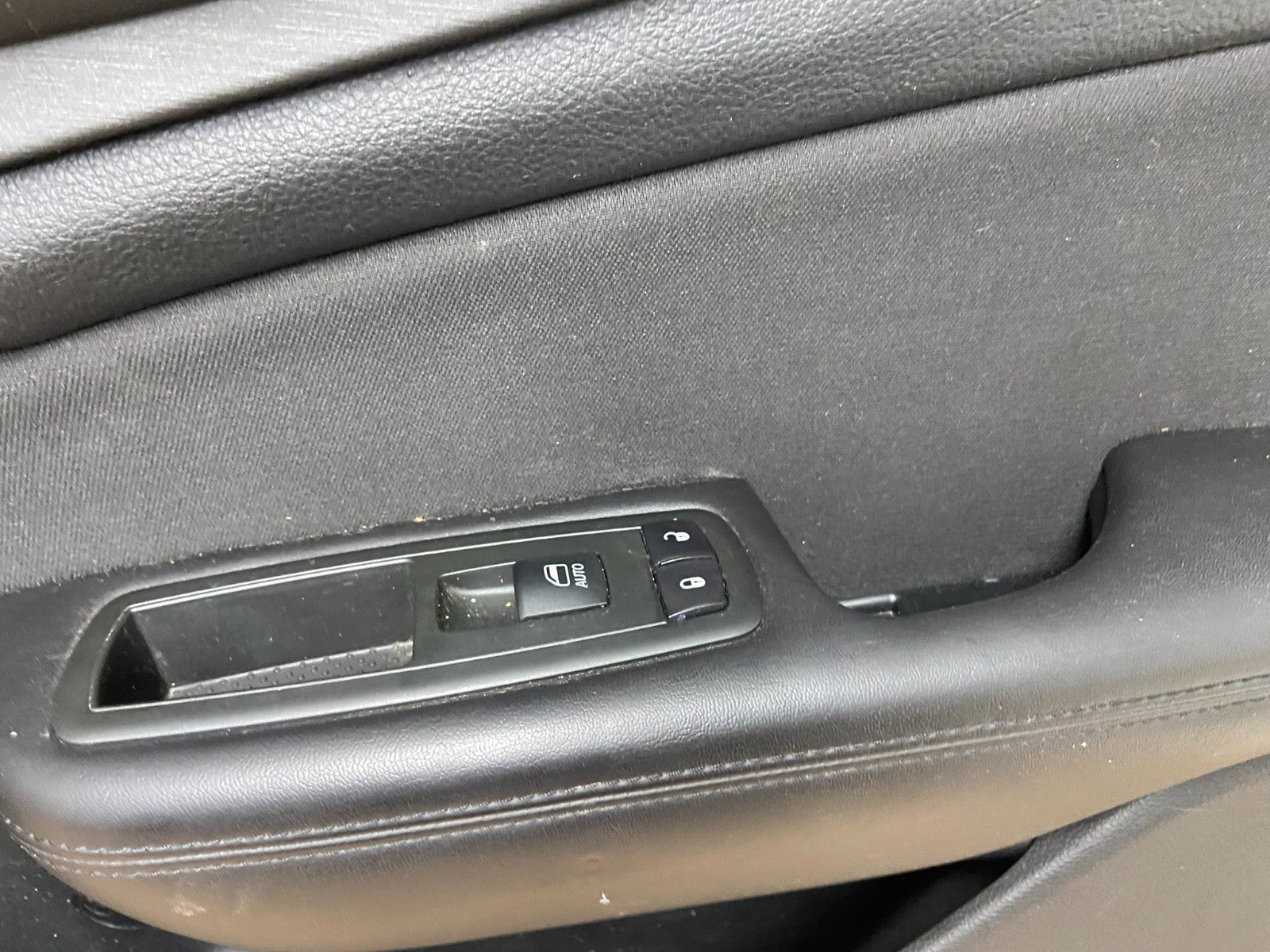 2015 to 2017 Chrysler 200 Front Right Passenger Side Door Panel OEM r4705 DG3