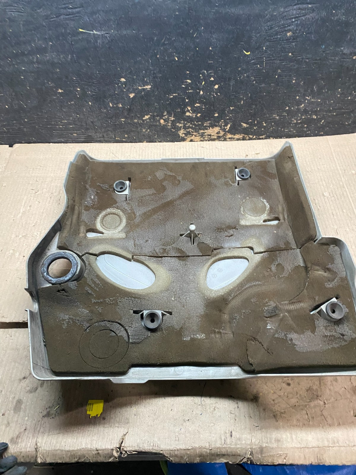 2004 to 2007  Cadillac CTS 2.8L Plastic Engine Cover Shield OEM x8184 DG5