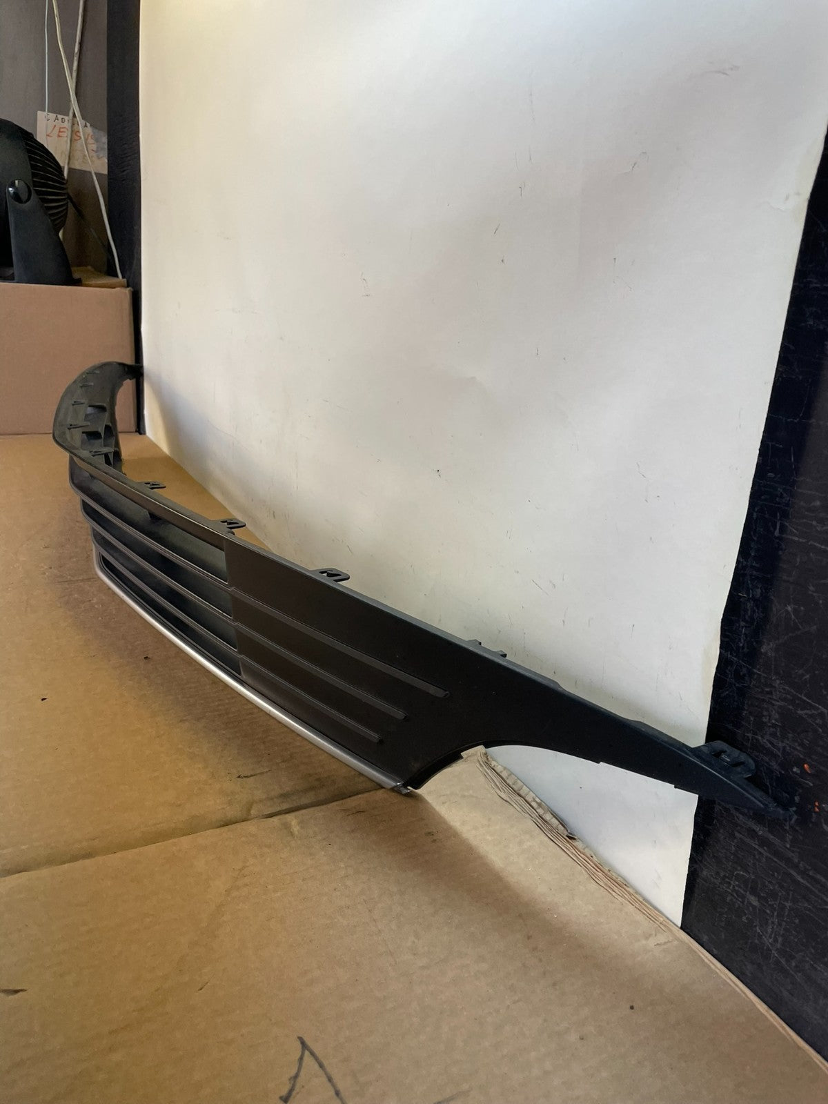 2013 to 2019 Lincoln MKT Lower Bumper Fog Light Grill Grille AH6393 DG1