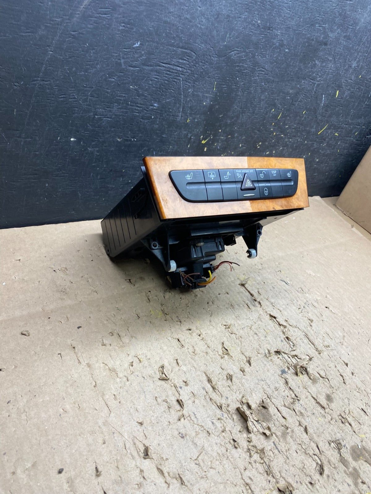 2006-2011 Mercedes W211 E350 E500 Center Console Switch Control Unit T8611 DG1